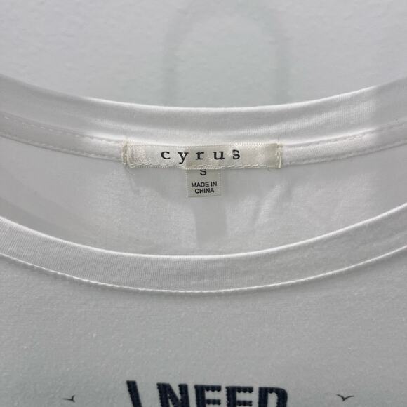 Cyrus White "I Need 6 Months Vacation Twice A Year" Graphic T-Shirt Size Small - Picture 4 of 4